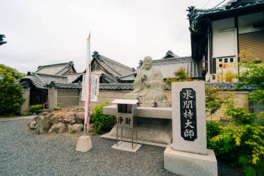 Shikoku, Japonya - 2 Mayıs 2025 Shusshaka Tapınağı No. Shikoku haccında 73. Yüksek kalite fotoğraf