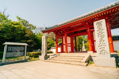 Shikoku, Japonya - 2 Mayıs 2025 Yashima Tapınağı No. Japonya 'nın Kagawa bölgesindeki Shikoku Haccında 84 kişi. Yüksek kalite fotoğraf