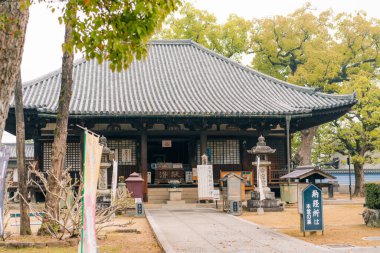 Shikoku, Japonya - 2 Mayıs 2025 Motoyama Tapınağı No. Shikoku haccında 70 kişi. Yüksek kalite fotoğraf