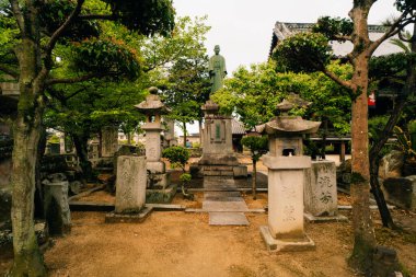 Shikoku, Japonya - 2 Mayıs 2025 Konzo Tapınağı No. Shikoku haccında 76. Yüksek kalite fotoğraf