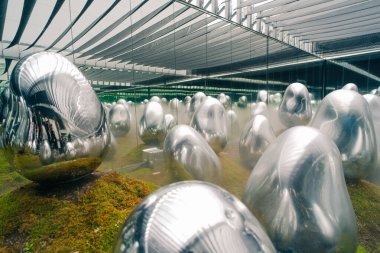 Tokyo, Japonya - 3 Ağustos 2025 Tokyo 'daki Laboratuar Gezegenleri Sanat Müzesi. Yüksek kalite fotoğraf