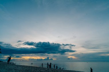 Boracay Adası, Filipinler - 2 Mayıs 2025 Puka Shell plajında turist. Yüksek kalite fotoğraf