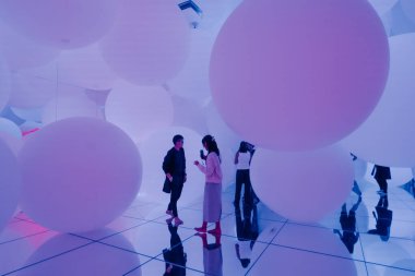 Tokyo, Japonya - 3 Ağustos 2025 dev pembe laboratuvarlar, takım laboratuvar gezegenleri, Tokyo. Yüksek kalite fotoğraf