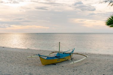 Boracay Adası, Filipinler - 2 Mayıs 2025 Puka Shell plajında turist. Yüksek kalite fotoğraf