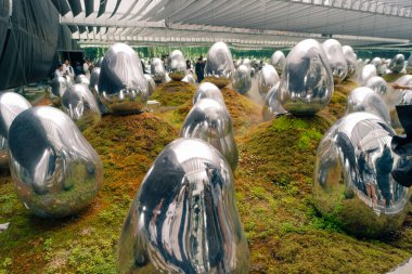 Tokyo, Japonya - 3 Ağustos 2025 Tokyo 'daki Laboratuar Gezegenleri Sanat Müzesi. Yüksek kalite fotoğraf