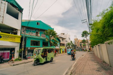 Boracay, Filipinler - 3 Ağustos 2025 Philippine Tricycle on Street. Yüksek kalite fotoğraf