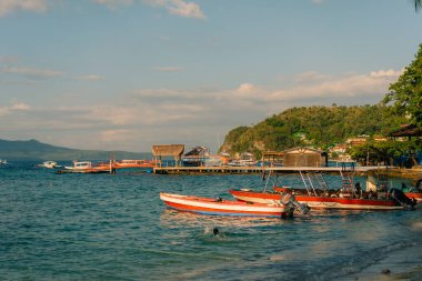 Porto Galerisi, Filipinler - 3 Mayıs 2025 bir turizm merkezi, bu adaya gitmek için feribota ihtiyaçları var. Yüksek kalite fotoğraf