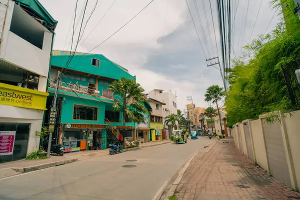 Boracay, Filipinler - 3 Ağustos 2025 Philippine Tricycle on Street. Yüksek kalite fotoğraf