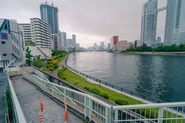 Токё, Япония - 3 августа 2025 года Пейзаж Цукисима Цукуда Парк Чуо-ку. Высокое качество фото