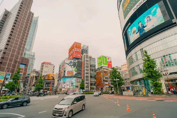 Tokyo, Japonya - 2 Ağustos 2025 Shinjuku Kalabalıklar Merkezi 'nde. Yüksek kalite fotoğraf
