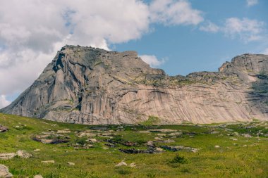 Rusya, Ergaki - 4 Ağustos 2025 Ergaki Doğa Parkı. Rusya 'nın Krasnoyarsk bölgesi. Yüksek kalite fotoğraf