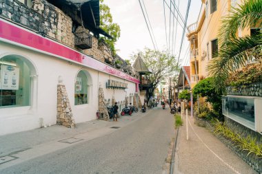 Porto Galerisi, Filipinler - 3 Mayıs 2025 bir turizm merkezi, bu adaya gitmek için feribota ihtiyaçları var. Yüksek kalite fotoğraf