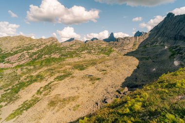 Rusya, Ergaki - 4 Ağustos 2025 Ergaki Doğa Parkı. Rusya 'nın Krasnoyarsk bölgesi. Yüksek kalite fotoğraf