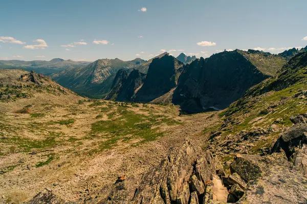 Rusya, Ergaki - 4 Ağustos 2025 Ergaki Doğa Parkı. Rusya 'nın Krasnoyarsk bölgesi. Yüksek kalite fotoğraf