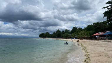  Badian, Cebu Adası, Filipinler - 3 Mayıs 2025 Lambug plajı. Yüksek kalite fotoğraf