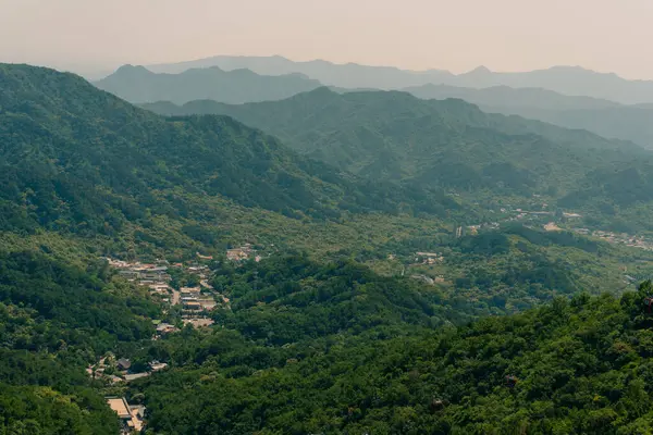 Çin Seddi 'nin yakınındaki görkemli dağlar. Mutianyu. Yüksek kalite fotoğraf