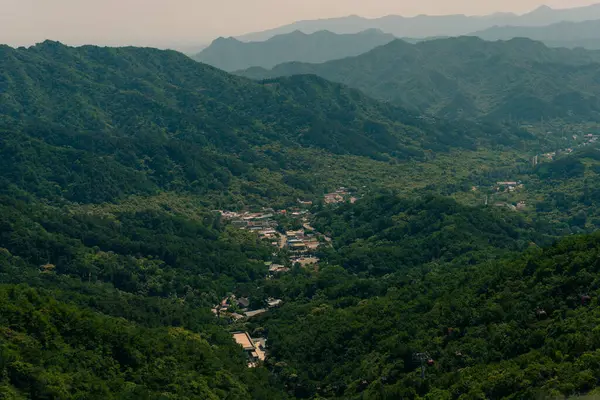 Çin Seddi 'nin yakınındaki görkemli dağlar. Mutianyu. Yüksek kalite fotoğraf