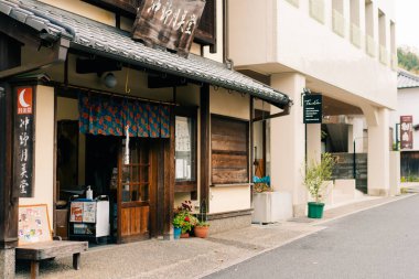 Geleneksel Japon binaları, Uchiko Yokaichi Gokoku, Ehime, Japonya - 10 Ağustos 2025. Yüksek kalite fotoğraf