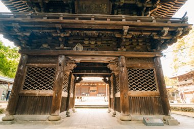 Shikoku, JAPONYA - 2 Mayıs 2025 Shikoku haccında 52 numaralı Taisanji Tapınağı. Yüksek kalite fotoğraf