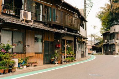 Ehime ilindeki Ozu kasabası, Shikoku, Japonya - 10 Ağustos 2025. Yüksek kalite fotoğraf