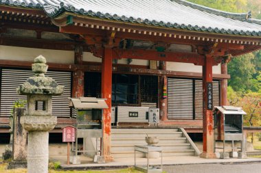 Shikoku, Japonya - 2 Mayıs 2025 Jinne-in Tapınağı No. Shikoku haccında 68 kişi. Yüksek kalite fotoğraf