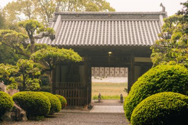 Shikoku, Japonya - 2 Mayıs 2025 Daiko ij Tapınağı No. Shikoku haccında 67 kişi. Yüksek kalite fotoğraf
