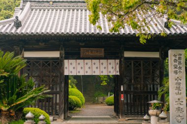 Shikoku, Japonya - 2 Mayıs 2025 Daiko ij Tapınağı No. Shikoku haccında 67 kişi. Yüksek kalite fotoğraf