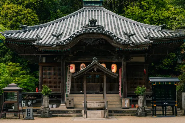 Shikoku, JAPAN - 2 Mayıs 2025 Temple 64, Maegamiji Shikoku haccında. Yüksek kalite fotoğraf
