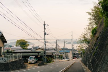 IMABARI, JAPONYA - 3 Ağustos 2025 Imabari şehrinin görüntüsü Imabari kalesinin ana kulesinden, Ehime ilinden. Yüksek kalite fotoğraf