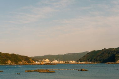 Tosashimizu, Japonya - 10 Ağustos 2025 gün batımında şehir merkezinde. Yüksek kalite fotoğraf