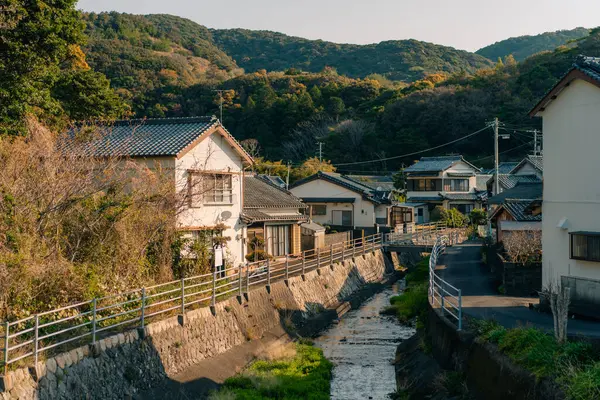 Tosashimizu, Japonya - 10 Ağustos 2025 gün batımında şehir merkezinde. Yüksek kalite fotoğraf
