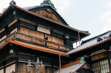 MATSUYAMA, JAPAN - 10 Ağustos 2025 Dogo Onsen Honkan. Yüksek kalite fotoğraf