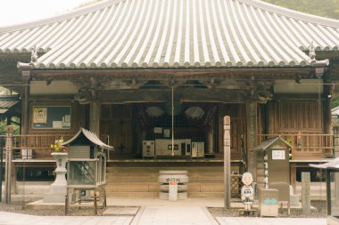 Shikoku, Japonya - 2 Mayıs 2025 Daiko ij Tapınağı No. Shikoku haccında 67 kişi. Yüksek kalite fotoğraf