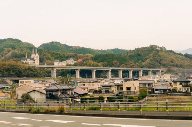Ehime ilindeki Ozu kasabası, Shikoku, Japonya - 10 Ağustos 2025. Yüksek kalite fotoğraf