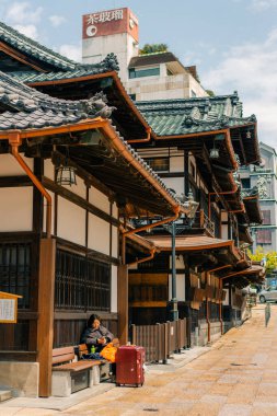 MATSUYAMA, JAPAN - 10 Ağustos 2025 Dogo Onsen Honkan. Yüksek kalite fotoğraf