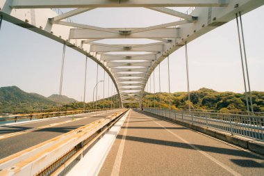 Shikoku, Japonya - 3 Ağustos 2025 Omishima Köprüsü. Yüksek kalite fotoğraf