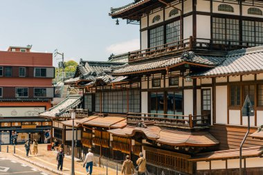 MATSUYAMA, JAPAN - 10 Ağustos 2025 Dogo Onsen Honkan. Yüksek kalite fotoğraf