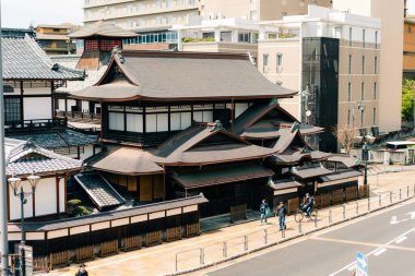 MATSUYAMA, JAPAN - 10 Ağustos 2025 Dogo Onsen Honkan. Yüksek kalite fotoğraf