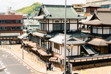 MATSUYAMA, JAPAN - 10 Ağustos 2025 Dogo Onsen Honkan. Yüksek kalite fotoğraf
