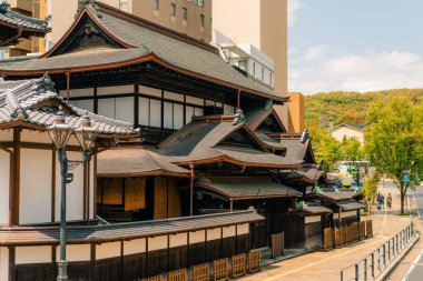 MATSUYAMA, JAPAN - 10 Ağustos 2025 Dogo Onsen Honkan. Yüksek kalite fotoğraf