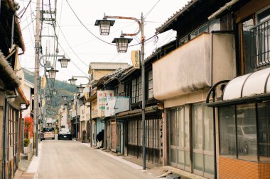 Ehime ilindeki Ozu kasabası, Shikoku, Japonya - 10 Ağustos 2025. Yüksek kalite fotoğraf
