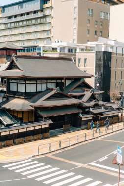 MATSUYAMA, JAPAN - 10 Ağustos 2025 Dogo Onsen Honkan. Yüksek kalite fotoğraf