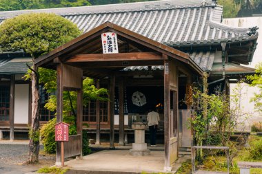 Shikoku, Japonya - 2 Mayıs 2025 Jinne-in Tapınağı No. Shikoku haccında 68 kişi. Yüksek kalite fotoğraf