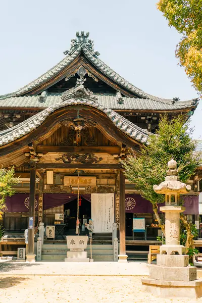 Shikoku, JAPAN - 2 Mayıs 2025 No. 58 Senyuji Tapınağı, Shikoku haccında. Yüksek kalite fotoğraf