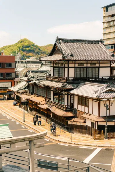MATSUYAMA, JAPAN - 10 Ağustos 2025 Dogo Onsen Honkan. Yüksek kalite fotoğraf