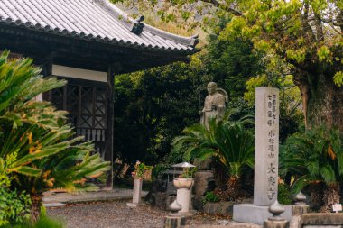 Shikoku, Japonya - 2 Mayıs 2025 Daiko ij Tapınağı No. Shikoku haccında 67 kişi. Yüksek kalite fotoğraf