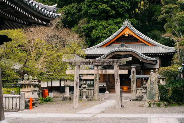 Shikoku, Japonya - 2 Mayıs 2025 No. 50 Hantaji Tapınağı, Shikoku haccında. Yüksek kalite fotoğraf