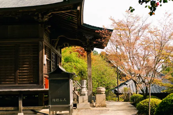 Shikoku, Japonya - 2 Mayıs 2025 Sankaku ij Tapınağı No. Shikoku haccında 65 kişi. Yüksek kalite fotoğraf