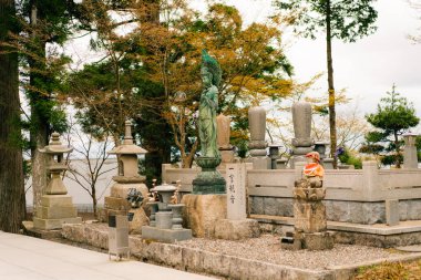 Shikoku, Japonya - 2 Mayıs 2025 Unpen ij Tapınağı No. Shikoku haccında 66 kişi. Yüksek kalite fotoğraf