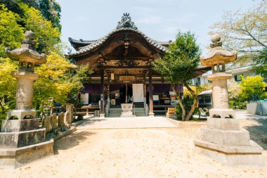 Shikoku, JAPAN - 2 Mayıs 2025 No. 58 Senyuji Tapınağı, Shikoku haccında. Yüksek kalite fotoğraf